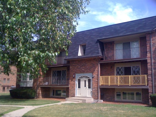 Building Photo - 2277 S Grove St