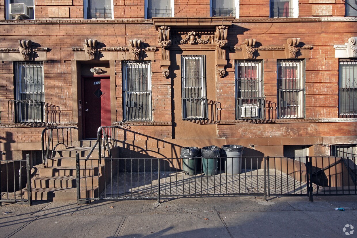 Building Photo - 312 Patchen Ave