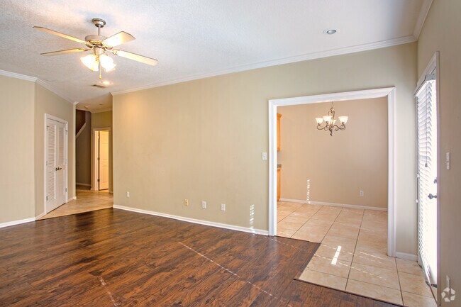 Suite 1720A, 3HAB, 3.5BA Sala de estar - HeatherGlenn