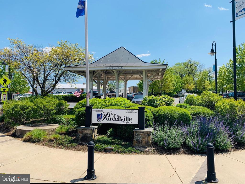 201 N 23rd St Unit D, Purcellville, VA 20132 Room for Rent in Purcellville, VA