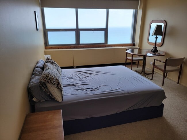 Foto del edificio - 1700 E 56th St