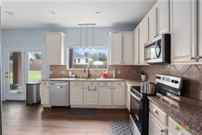 Building Photo - 504 Lakota Ln