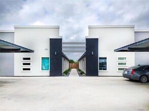 Building Photo - 1001 N Maryland St