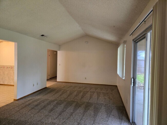 Foto del edificio - 3712 Kelso Way