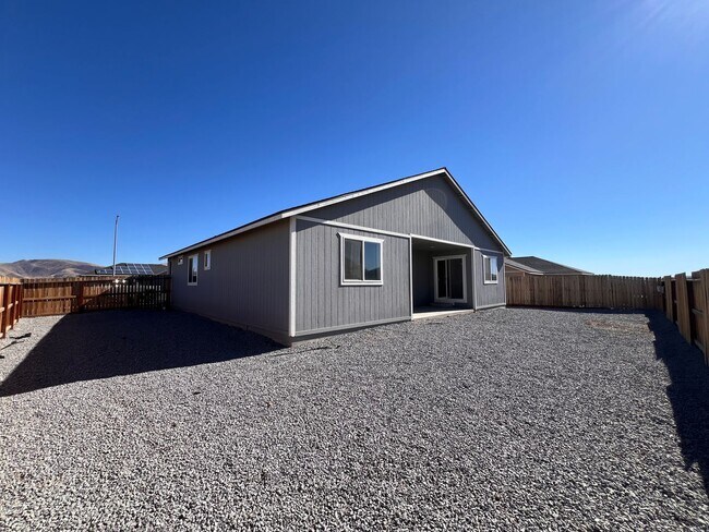 Building Photo - Newer 3-bedroom Fernley home in Donner Trails