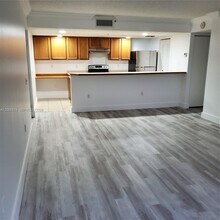 Building Photo - 9909 Westwood Dr