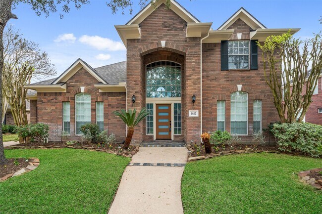 Foto del edificio - 5622 Lake Pl Dr