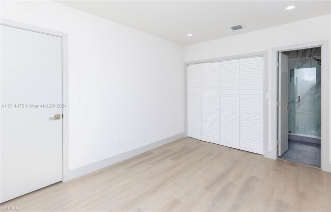 Building Photo - 2 br, 2 bath House - 3522 SW 3rd St # 1