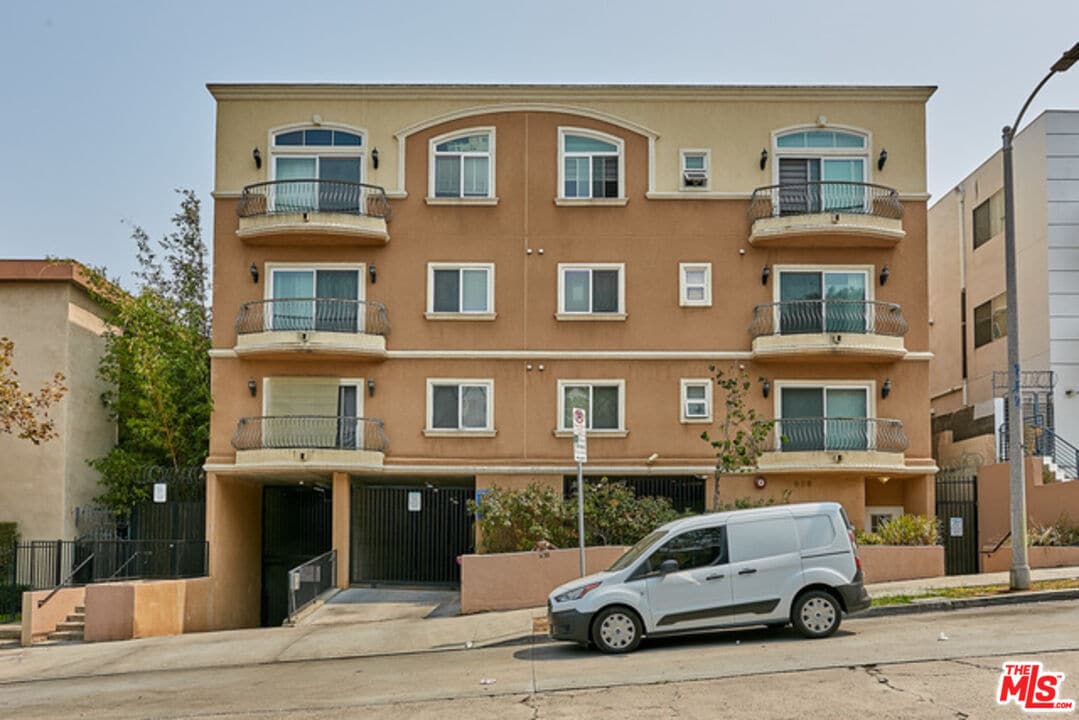 956 S St Andrews Pl Unit 104, Los Angeles, CA 90019 Room for Rent in