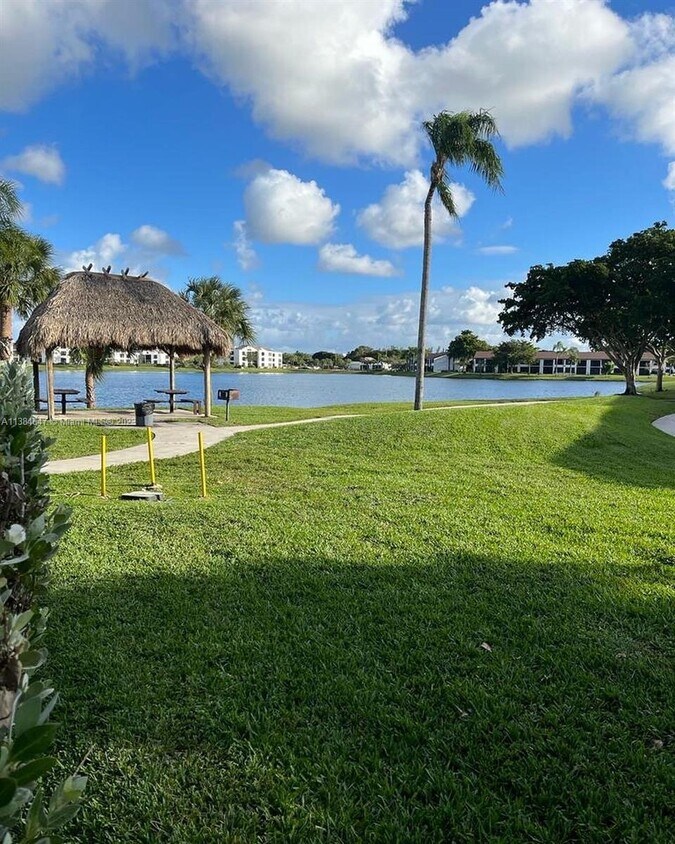 212 Lake Pointe Dr Unit 308, Oakland Park, FL 33309 Condo for Rent in