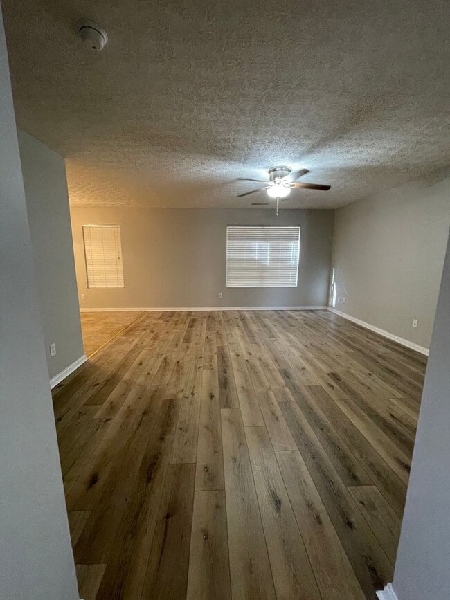 Building Photo - 7128 Blue Stream Ct