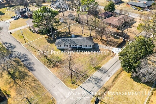 Building Photo - 2209 Rothmore Dr SW