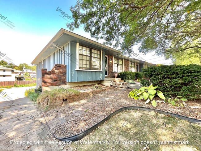 Foto del edificio - COMING SOON! 3 Bedroom 1.5 Bath in Blue Sp...