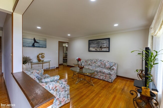 Building Photo - 30521 Eiffel Ave