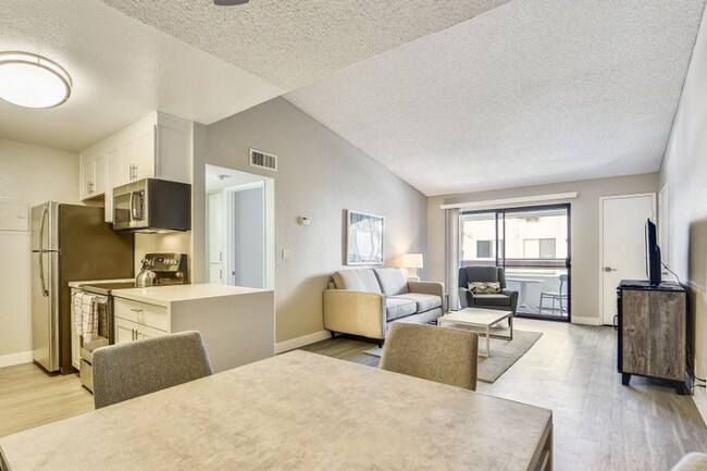 Foto del edificio - 5800 Woodway Dr