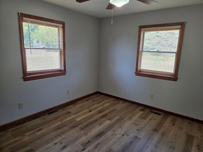 Building Photo - 3 Bedroom, 2 Bathroom House for Rent