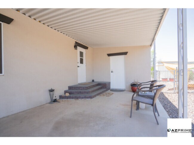 Building Photo - Gracefully Poised in Beautiful Mesa, This ...
