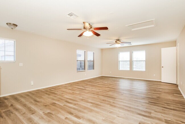 Foto del edificio - 1149 E Lowell Ave