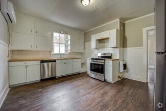 Building Photo - 516 S 17th St