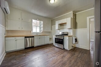 Building Photo - 516 S 17th St