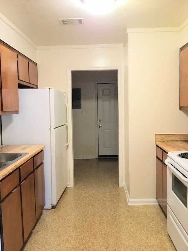 Building Photo - 132 Samarya Ln