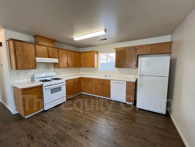 Building Photo - 482 W Morton Ave
