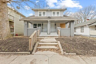 Building Photo - 822 N Bradley Ave