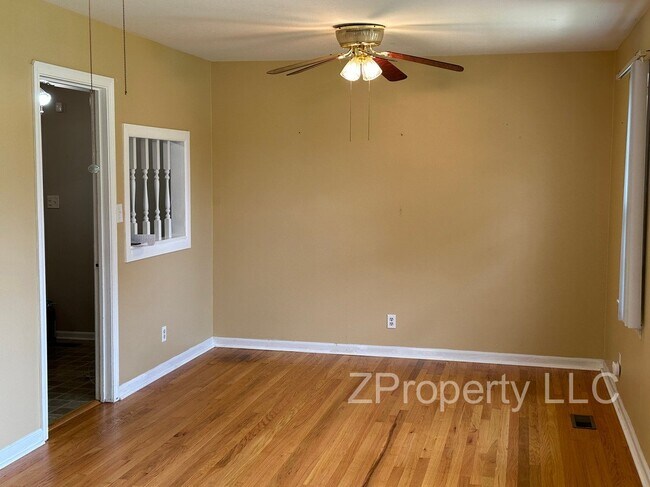 Building Photo - 4810 Lumary Cir