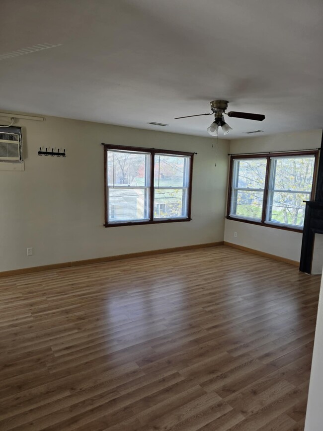 Building Photo - 310 Cottage Ct