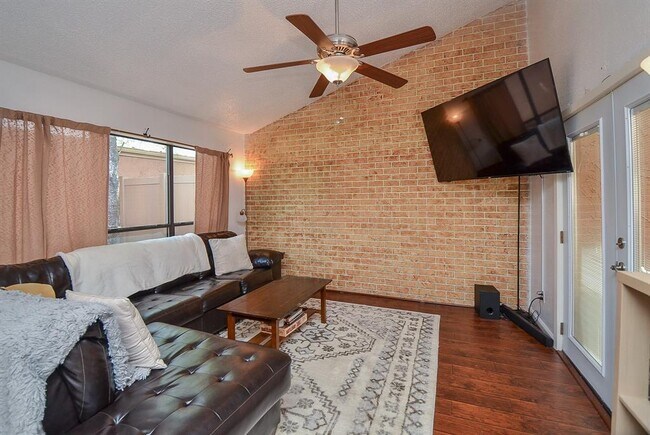 Building Photo - 2469 Briarwest Blvd