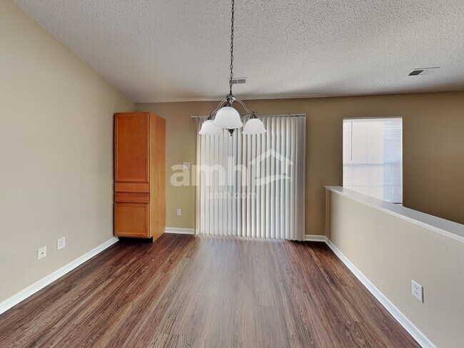 Foto del edificio - 1438 Dowell St