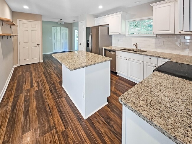 Building Photo - 3152 Columbia Woods Dr