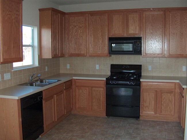 Foto del edificio - 2206 Sweet Clover Dr