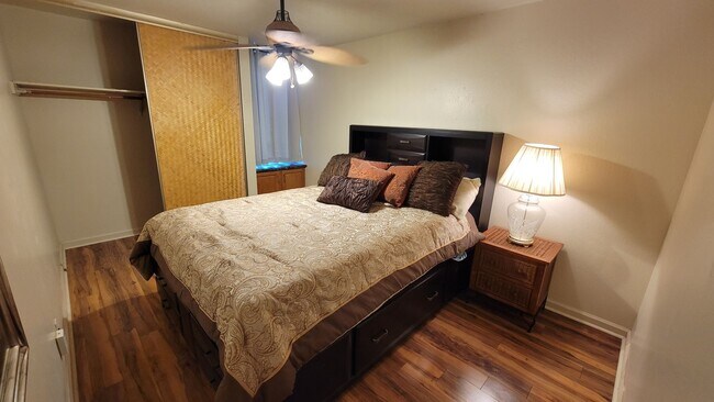 Building Photo - Luxury 2 Bedroom Fully Furnished Town Home...