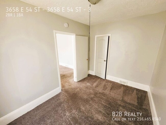 Building Photo - 3658 E 54th St