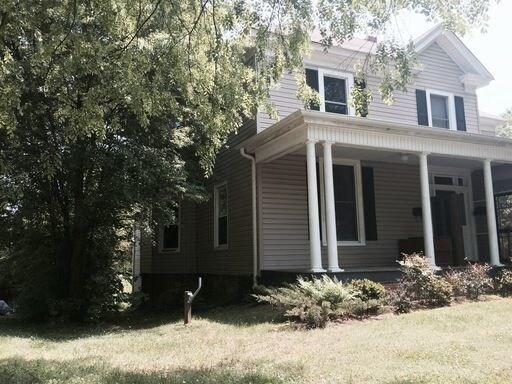 Building Photo - 1 bedroom 1 bath duplex apartment.