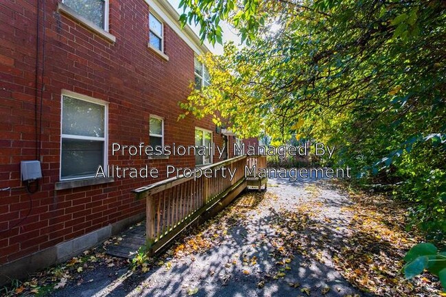 Foto del edificio - 1407 Nightingale Rd