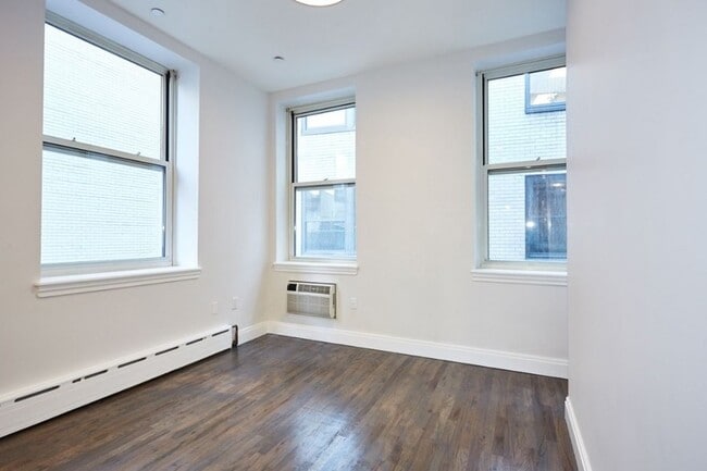 Building Photo - 45 Beekman St