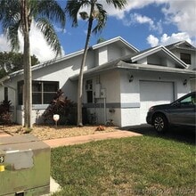 Building Photo - 582 Lakeside Cir