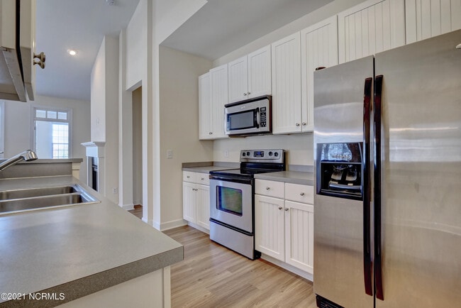 Building Photo - 1302 Suncrest Way