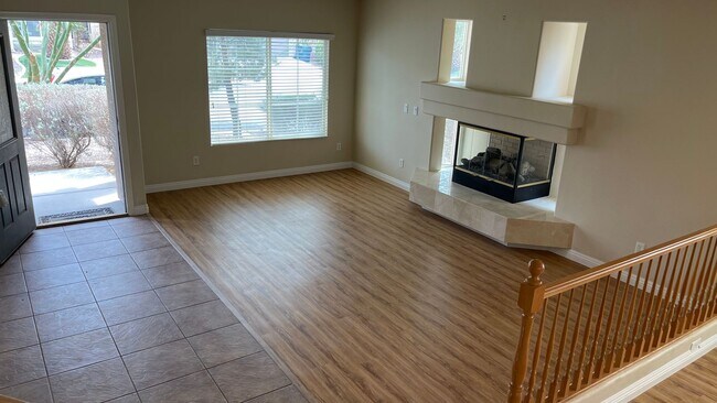 Building Photo - 2 STORY, 2,729 SQ FT HOME, 4 BEDROOMS, 3 BATHROOMS, A LOFT AND A 2 CAR GARAGE IN HENDERSON