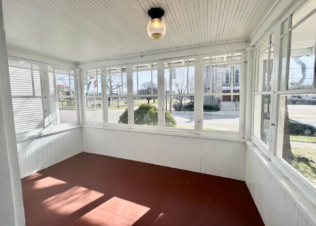 Sun Room - 1222 North Ave