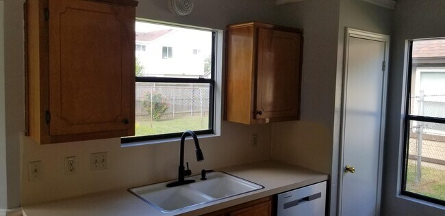 Building Photo - 2602 Cactus Dr