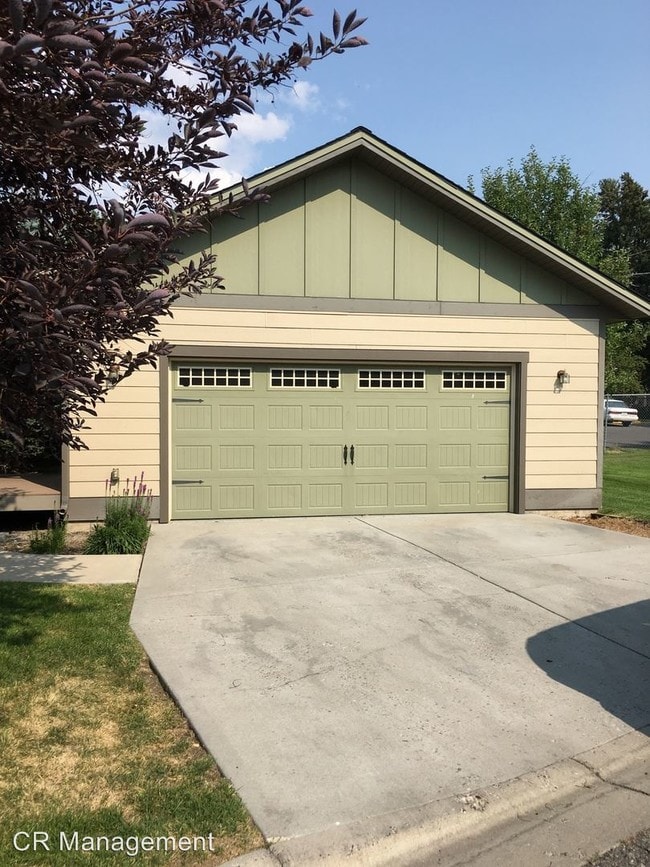 Building Photo - 3 br, 2.5 bath House - 636 Matheson Way