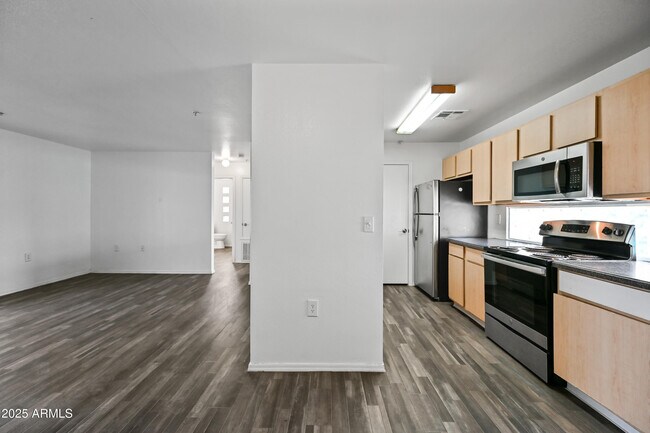 Foto del edificio - 3065 N 67th Ave
