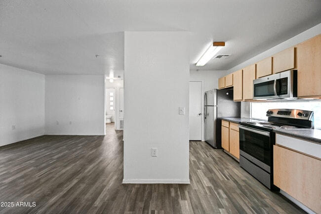 Building Photo - 3065 N 67th Ave