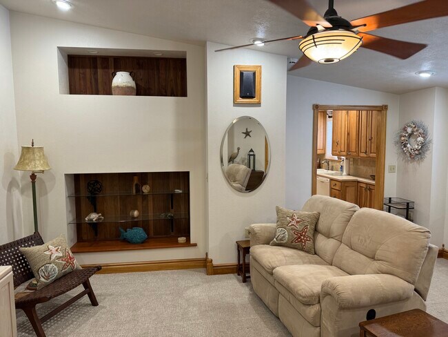 Living room - E - 102 Maryland Ave