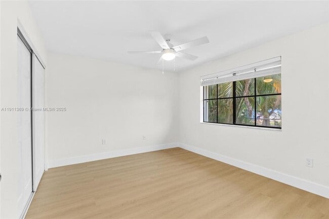 Foto del edificio - 5629 Taft St