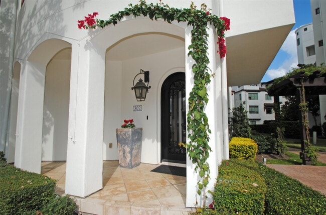 Building Photo - 302 Calle Sevilla Pl