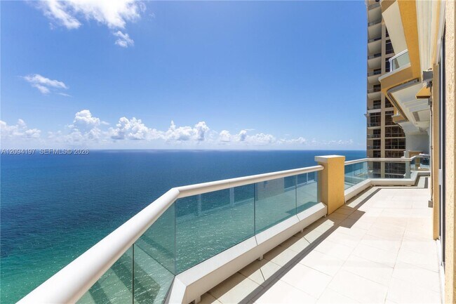 Building Photo - 17875 Collins Ave